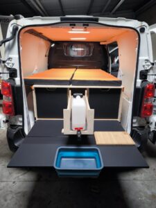 Isolation, habillage avec éclairage LED, couchage transversal et tiroir de coffre coulissant